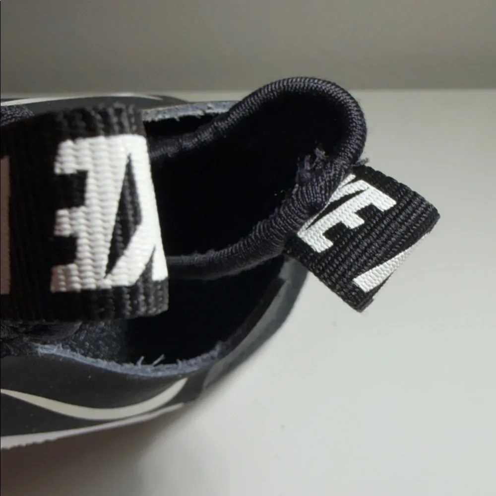 Nike sleek black